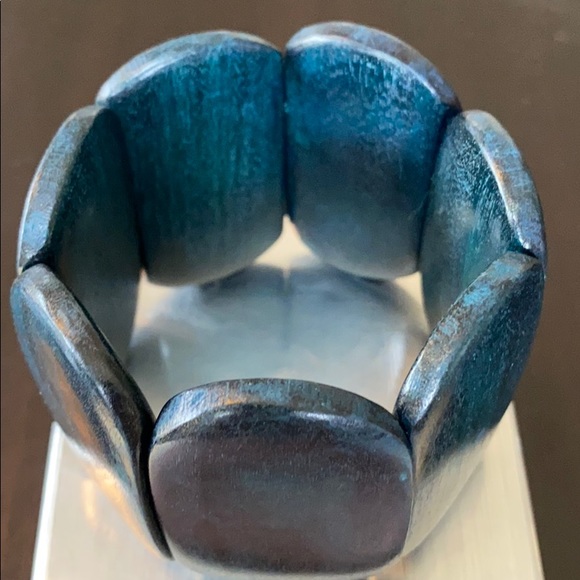 Green wooden bracelet - Picture 3 of 5